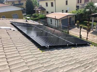 Fotovoltaico 4 kW con Batteria da 5 kWh Fotovoltaico 4 kW con Batteria da 5 kWh