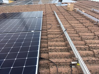 Fotovoltaico 3 kW con Batteria 5 kWh Fotovoltaico 3 kW con Batteria 5 kWh