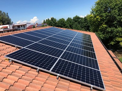 Impianto fotovoltaico 10 kW con Batteria da 11 kWh Impianto fotovoltaico 10 kW con Batteria da 11 kWh