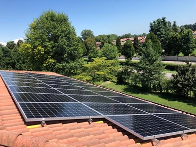 Impianto fotovoltaico 10 kW con Batteria da 11 kWh Impianto fotovoltaico 10 kW con Batteria da 11 kWh