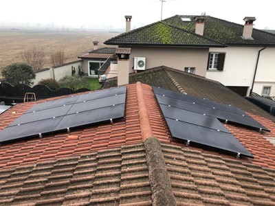 Fotovoltaico 3 kW con Batteria 5 kWh Fotovoltaico 3 kW con Batteria 5 kWh