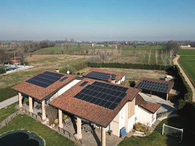 Impianto fotovoltaico con pompa di calore geotermica Impianto fotovoltaico con pompa di calore geotermica