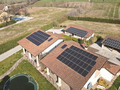 Impianto fotovoltaico con pompa di calore geotermica Impianto fotovoltaico con pompa di calore geotermica