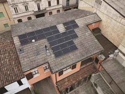 Fotovoltaico 6 kW con Batteria 10 kWh Fotovoltaico 6 kW con Batteria 10 kWh