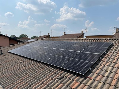 Fotovoltaico 6 kW con Batteria 10 kWh Fotovoltaico 6 kW con Batteria 10 kWh