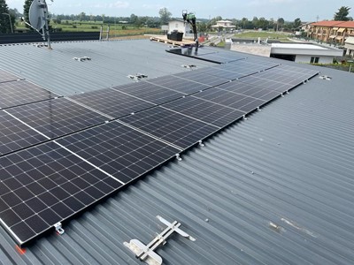 Fotovoltaico 3 kW con Batteria 10 kWh Fotovoltaico 3 kW con Batteria 10 kWh