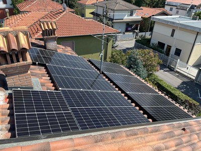 Fotovoltaico 6 kW con Batteria 10 kWh e colonnina auto Fotovoltaico 6 kW con Batteria 10 kWh e colonnina auto