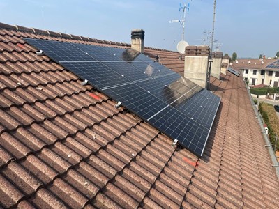 Fotovoltaico 6 kW con Batteria 5 kWh Fotovoltaico 6 kW con Batteria 5 kWh