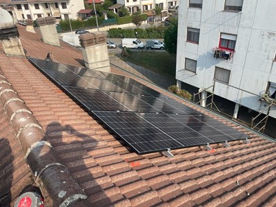 Fotovoltaico 6 kW con Batteria 5 kWh Fotovoltaico 6 kW con Batteria 5 kWh