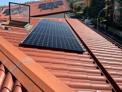 Fotovoltaico 3 kW con Batteria 5 kWh Fotovoltaico 3 kW con Batteria 5 kWh