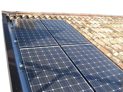Pannelli fotovoltaici integrati nel tetto o meno